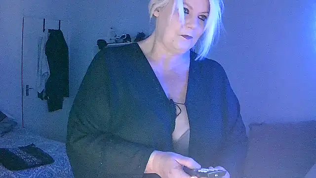 Miahotmilf online show from June 19, 7:09 pm