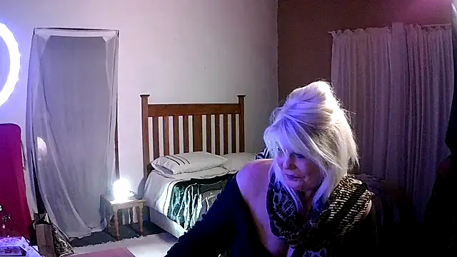 Miahotmilf online show from January 12, 8:04 pm