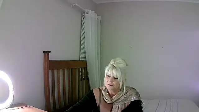 Snapshot of Miahotmilf chatting on March 1, 8:42 pm Miahotmilf online show from March 1, 8:42 pm