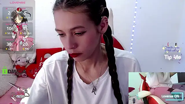 Snapshot of sweetlittlelisa chatting on February 3, 5:14 pm sweetlittlelisa online show from February 3, 5:14 pm