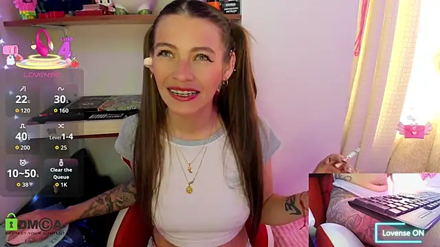 Snapshot of sweetlittlelisa chatting on September 30, 4:13 pm sweetlittlelisa online show from September 30, 4:13 pm