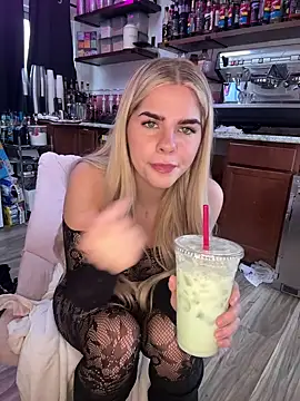 Snapshot of delicioussdixie chatting on December 15, 6:47 pm delicioussdixie online show from December 15, 6:47 pm