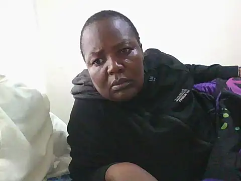 Snapshot of Crunchy_G24 chatting on November 28, 4:12 am Crunchy G24 online show from November 28, 4:12 am