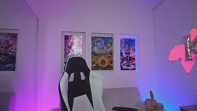 Snapshot of KayraOwen chatting on November 6, 11:36 am KayraOwen online show from November 6, 11:36 am