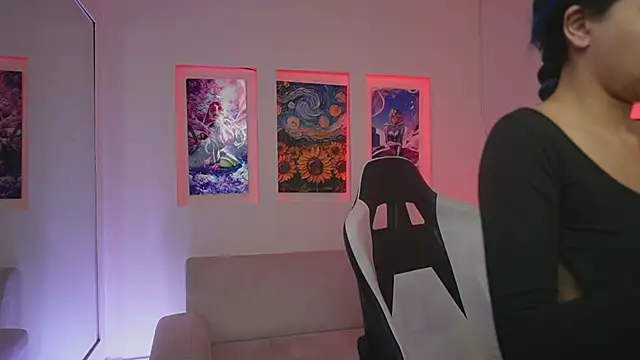 Snapshot of KayraOwen chatting on December 3, 12:37 pm KayraOwen online show from December 3, 12:37 pm