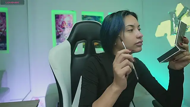 Snapshot of KayraOwen chatting on December 4, 12:15 pm KayraOwen online show from December 4, 12:15 pm