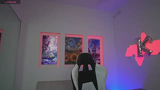 Snapshot of KayraOwen chatting on November 14, 11:36 am KayraOwen online show from November 14, 11:36 am