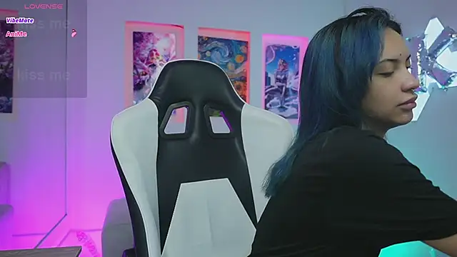 Snapshot of KayraOwen chatting on December 5, 12:04 pm KayraOwen online show from December 5, 12:04 pm