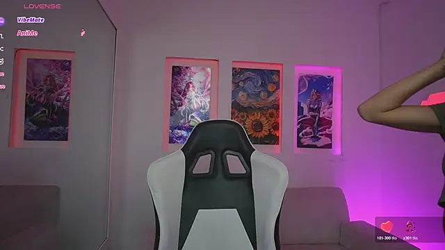 Snapshot of KayraOwen chatting on October 31, 11:40 am KayraOwen online show from October 31, 11:40 am