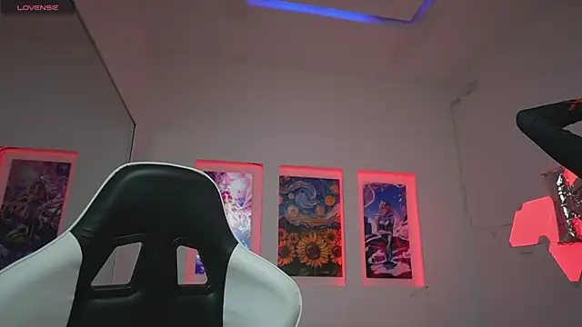 Snapshot of KayraOwen chatting on November 8, 11:36 am KayraOwen online show from November 8, 11:36 am