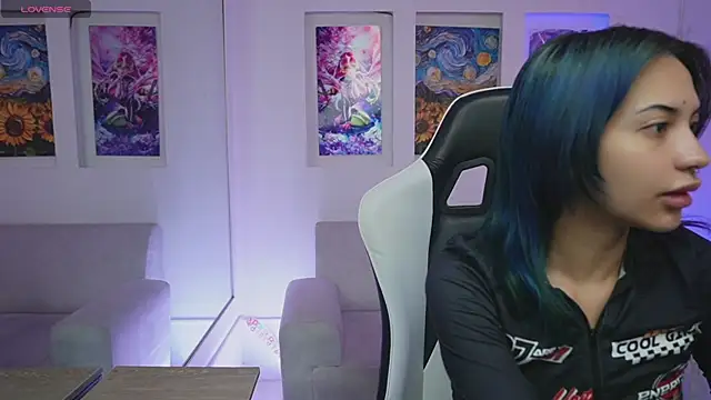 Snapshot of KayraOwen chatting on December 2, 12:18 pm KayraOwen online show from December 2, 12:18 pm