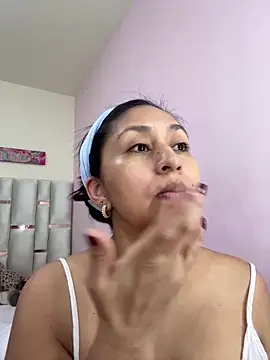 MonicaMoret online show from December 20, 12:41 pm