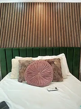 MonicaMoret online show from March 6, 12:44 pm