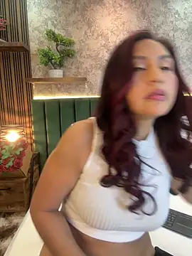 Snapshot of MonicaMoret chatting on June 18, 12:32 pm MonicaMoret online show from June 18, 12:32 pm