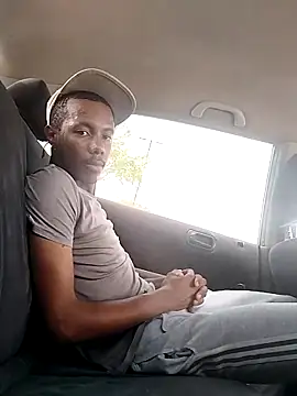 Snapshot of bobzerr chatting on February 13, 10:26 am bobzerr online show from February 13, 10:26 am