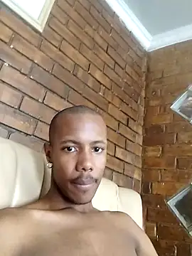 Snapshot of bobzerr chatting on March 11, 11:15 am bobzerr online show from March 11, 11:15 am