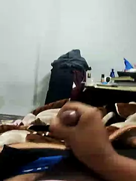 Snapshot of 143n143143 chatting on January 4, 5:05 pm 143n143143 online show from January 4, 5:05 pm