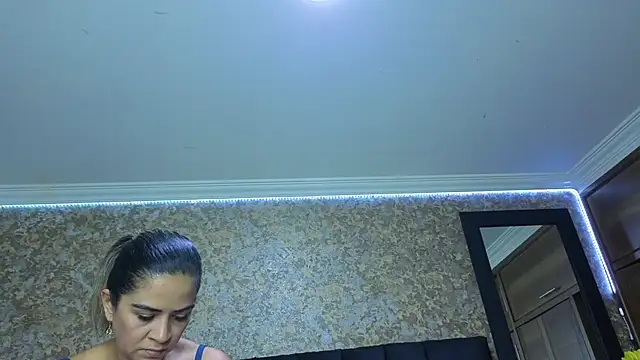 stella xue online show from November 19, 8:42 pm