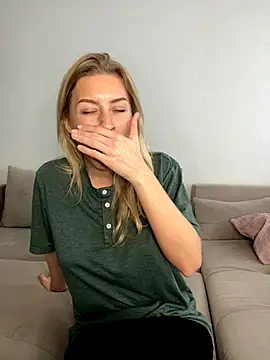 belle98 online show from November 25, 9:42 am