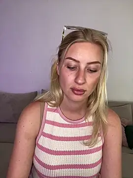 Snapshot of belle98 chatting on July 12, 3:35 pm belle98 online show from July 12, 3:35 pm