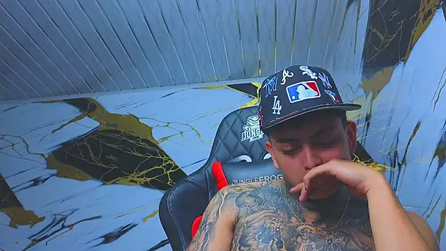 Kevin22 222 online show from November 27, 5:08 am