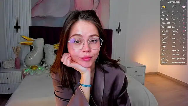 Kelly Cuutie online show from April 9, 1:51 am