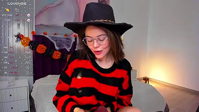 Snapshot of Kelly_Cuutie chatting on October 26, 1:06 am Kelly Cuutie online show from October 26, 1:06 am