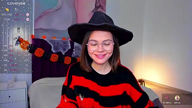 Snapshot of Kelly_Cuutie chatting on October 28, 1:17 am Kelly Cuutie online show from October 28, 1:17 am