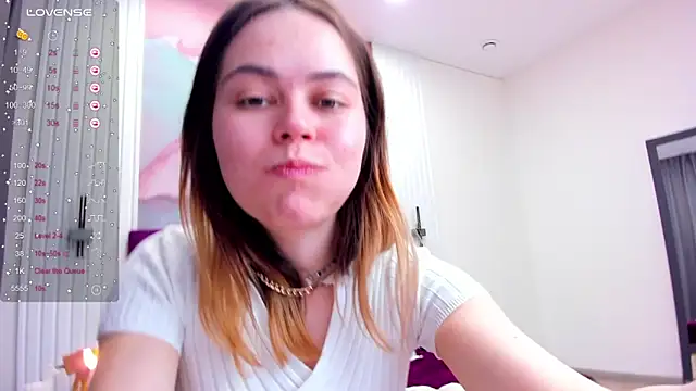 Kelly Cuutie online show from March 21, 9:45 am