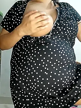 Snapshot of Tishani chatting on September 10, 5:23 pm Tishani online show from September 10, 5:23 pm