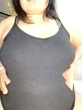 Snapshot of Tishani chatting on November 19, 3:23 pm Tishani online show from November 19, 3:23 pm