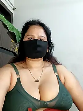 Snapshot of Tishani chatting on October 2, 5:11 am Tishani online show from October 2, 5:11 am