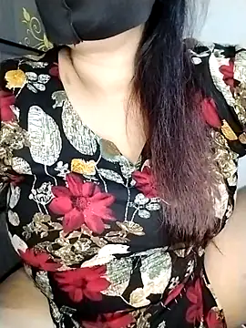 Snapshot of Tishani chatting on November 28, 11:21 am Tishani online show from November 28, 11:21 am