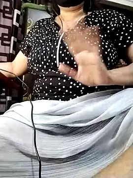 Snapshot of Tishani chatting on October 29, 9:36 pm Tishani online show from October 29, 9:36 pm