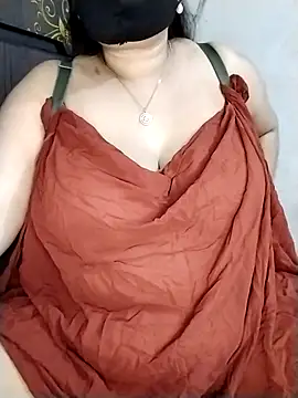 Snapshot of Tishani chatting on November 25, 1:00 pm Tishani online show from November 25, 1:00 pm