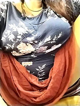 Snapshot of Tishani chatting on October 29, 5:28 am Tishani online show from October 29, 5:28 am