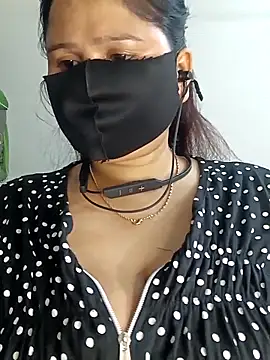 Snapshot of Tishani chatting on October 4, 7:04 pm Tishani online show from October 4, 7:04 pm