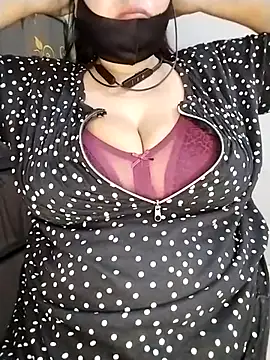 Snapshot of Tishani chatting on December 1, 6:09 pm Tishani online show from December 1, 6:09 pm