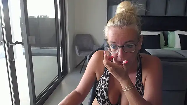 Wendysexyx online show from December 22, 11:54 am