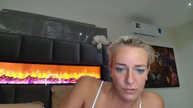 Snapshot of Wendysexyx chatting on June 14, 12:29 am Wendysexyx online show from June 14, 12:29 am