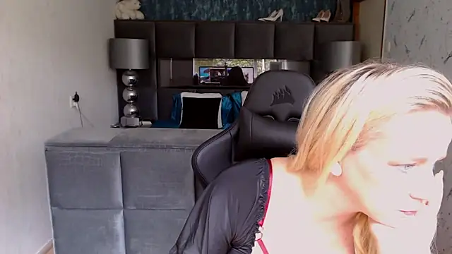 Snapshot of Wendysexyx chatting on September 21, 8:19 am Wendysexyx online show from September 21, 8:19 am