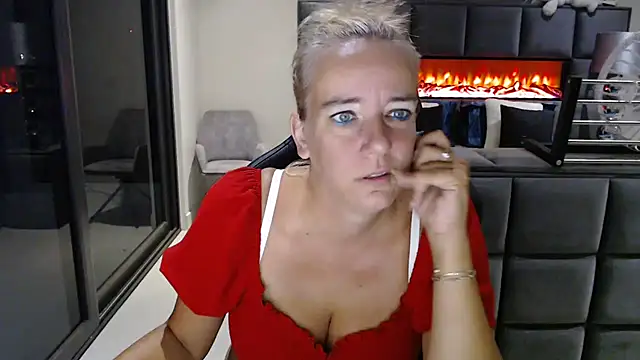 Snapshot of Wendysexyx chatting on February 10, 10:03 am Wendysexyx online show from February 10, 10:03 am