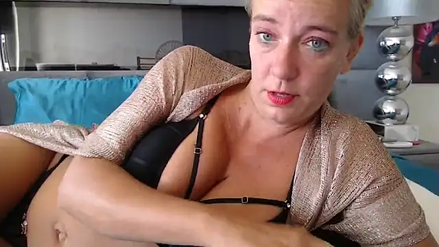 Snapshot of Wendysexyx chatting on February 28, 12:27 pm Wendysexyx online show from February 28, 12:27 pm