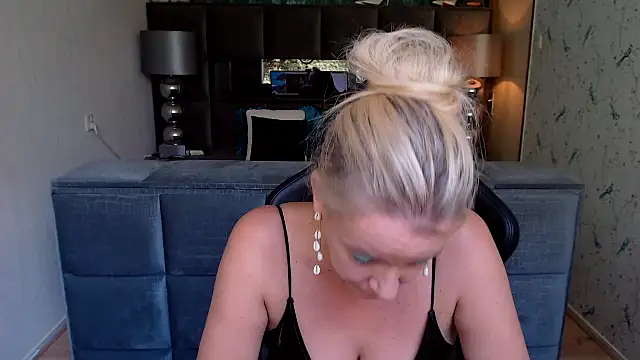 Snapshot of Wendysexyx chatting on September 28, 2:02 pm Wendysexyx online show from September 28, 2:02 pm