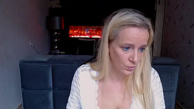 Snapshot of Wendysexyx chatting on October 6, 9:21 am Wendysexyx online show from October 6, 9:21 am