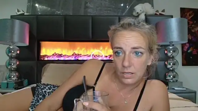 Snapshot of Wendysexyx chatting on June 18, 12:20 am Wendysexyx online show from June 18, 12:20 am
