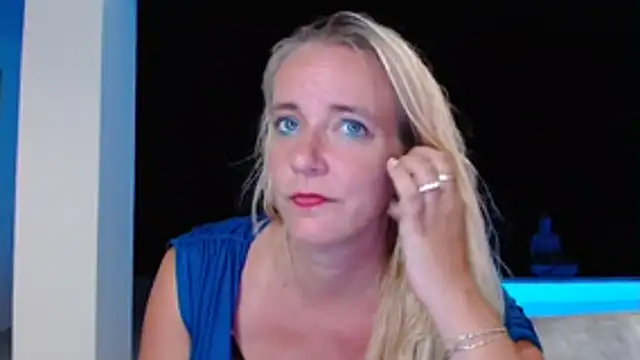 Wendysexyx online show from October 25, 12:10 am