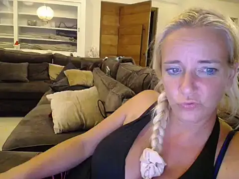 Wendysexyx online show from December 18, 11:08 pm