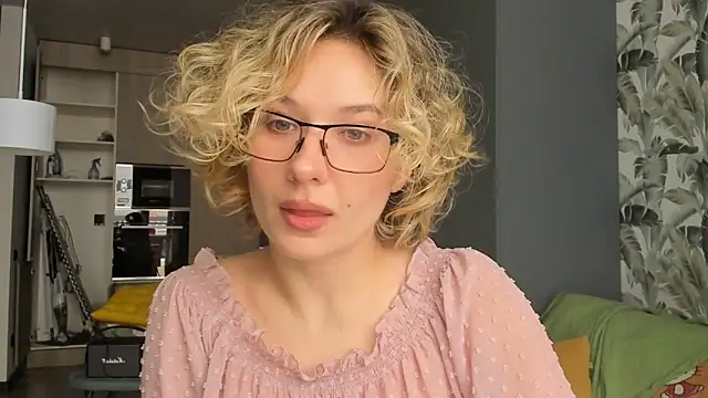 Lilith lutherlow online show from February 14, 1:11 pm