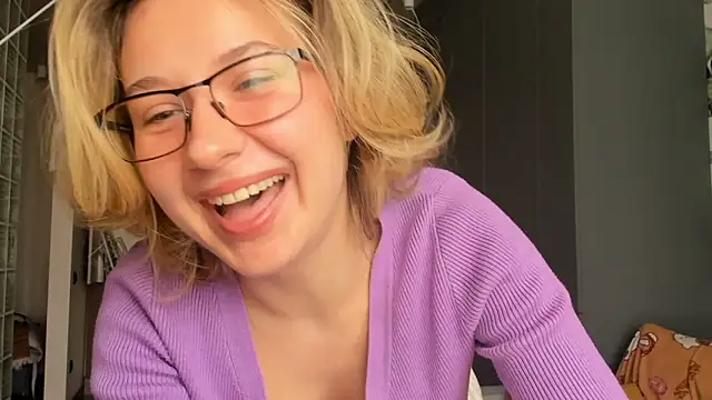 Lilith lutherlow online show from March 31, 8:27 am